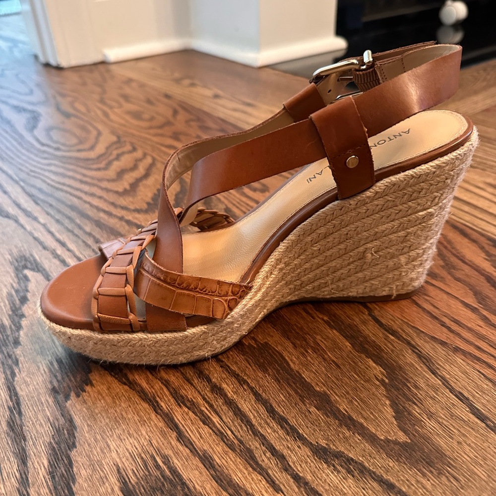 Antonio Melani camel leather & jute wedge heel, Size 8.5